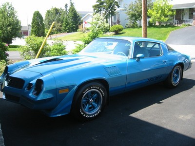 [Immagine: 1979-Bright-Blue-Metallic-Camaro-Z28.jpg]