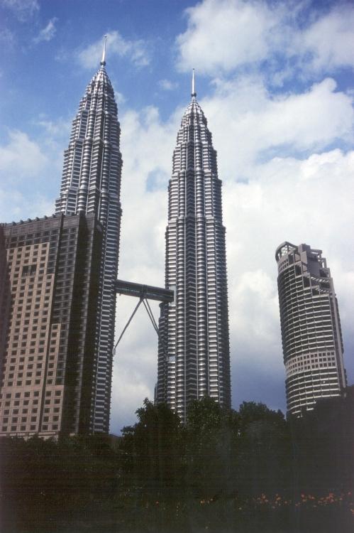 Petronas Twin Towers 