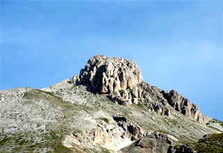 Vetta di Monte Camicia, vista dall'altopiano di Fonte Vetica
