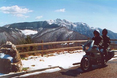 Sighignola (marzo 2001). Vista verso il Monte Generoso