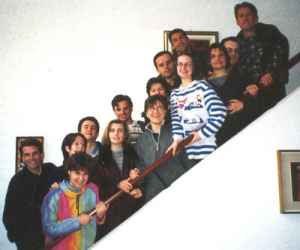 foto animatori in fila 1999
