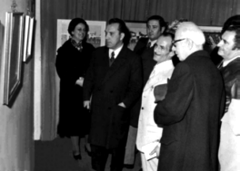 1975 - Pesonale presso la Galleria il Grifo di Bari. In Primo piano Angelo Anelli (speleologo e scopritore delle Grotte di Castellana (Ba)