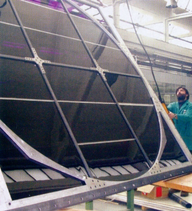 Filtro per il telescopio a fluorescenza del Pierre Auger Cosmic Ray Observatory, in costruzione in Argentina.