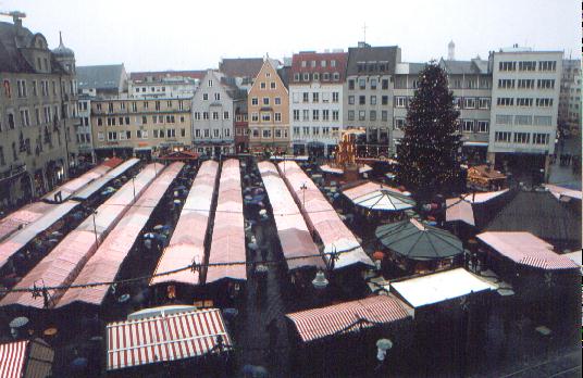 Ulma - mercatino natalizio in piazza del Comune