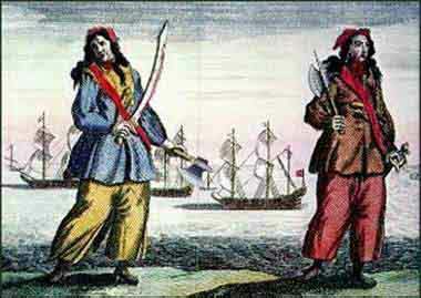 Due donne pirate in un'incisione settecentesca acquarellata