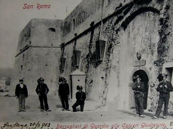 1903-Bersaglieri alle carceri di Sanremo (Forte)