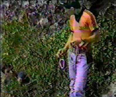 Doddo si appresta ad assicurare la fune (foto presa da VHS del 1988)