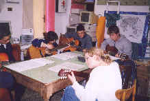 un turno di lezione di chitarra al GAG 2002
