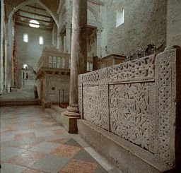 Plutei decorati all'interno della Basilica aquileiese