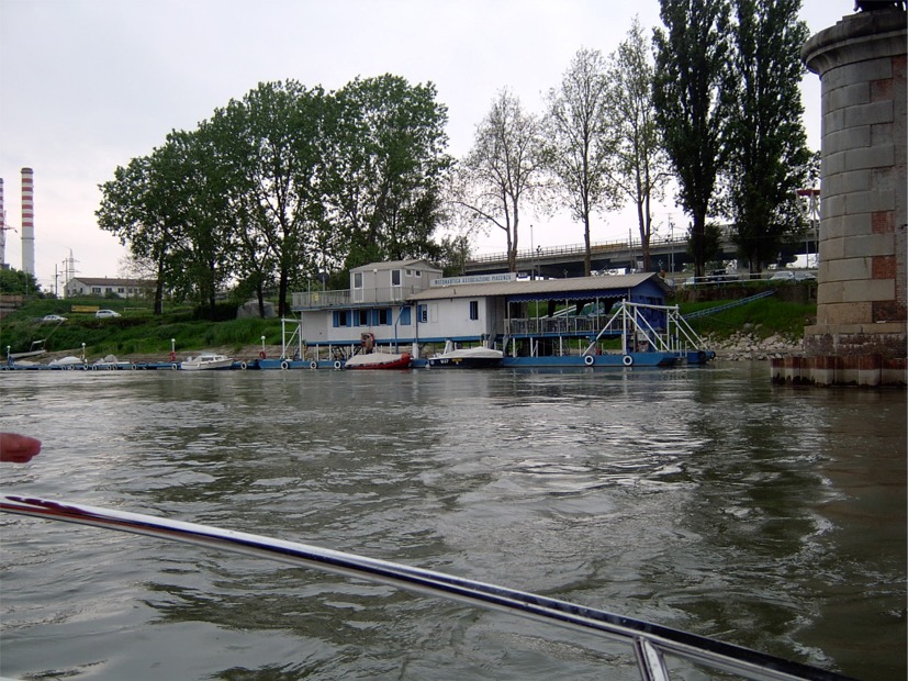 Sede galleggiante Motonautica Associazione Piacenza