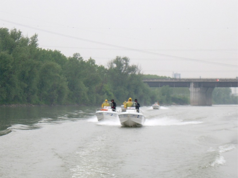 Imbarcazioni dopo passaggio sotto ponte autostrada A1