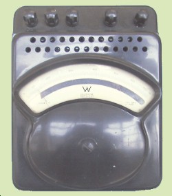 Foto di un Wattmetro in contenitore nero