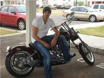 Jesse Metcalfe e la sua moto
