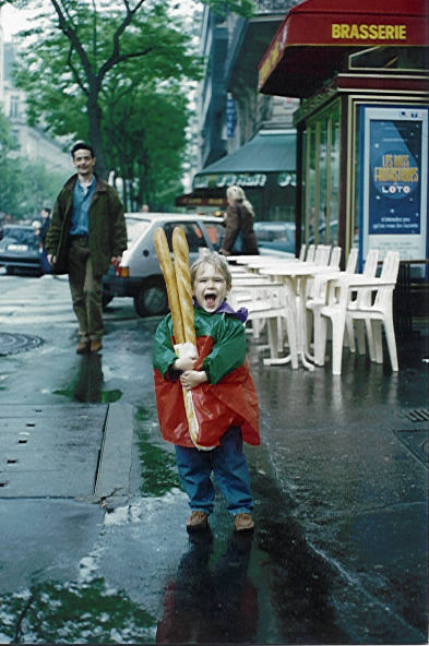 quello con le baguette  l'ideatore del sito da piccolo      (Parigi 1993)