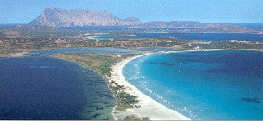 La spiaggia La Cinta e lo stagno di San Teodoro