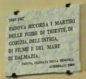 La lapide scoperta a Padova.