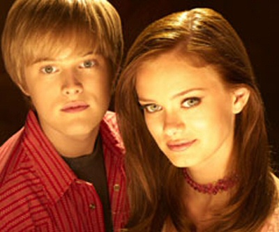 Lucas Grabeel in coppia con Sara Paxton in Return to Halloweentown