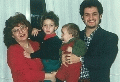 Avec sa femme, le mezzosoprano Silvana Ottimo et les fils Davide et Stefano