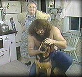 Hillibilly Jim lotta col cane ma la nonna lo sgrida...