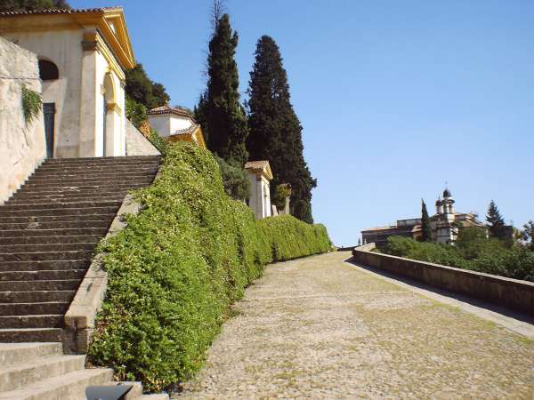 La 'via romana'; le Sette Chiesette e 
la Chiesa di San Giorgio