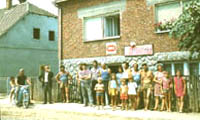 Foto di gruppo davanti alla Krcma Belluno - Una delle prime foto scattate dal sottoscritto a Plostina
