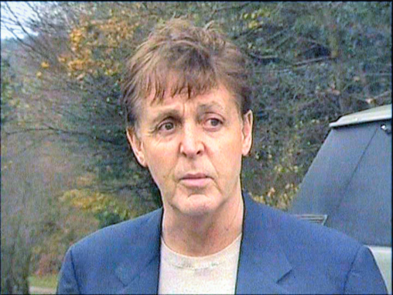 Faux-Paul McCartney from a frame of the BEATLES -THE JOURNEY- DVD