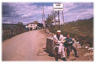 Il confine di Kukes tra Albania e Kossovo