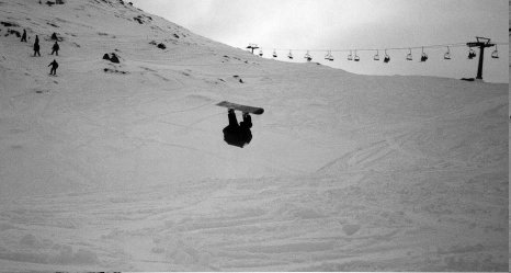 Alessandro che fa snowboard