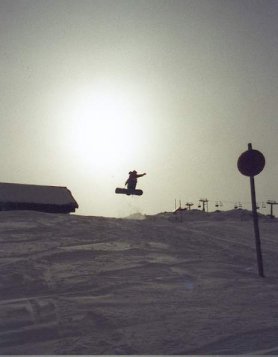 Alessandro che fa snowboard