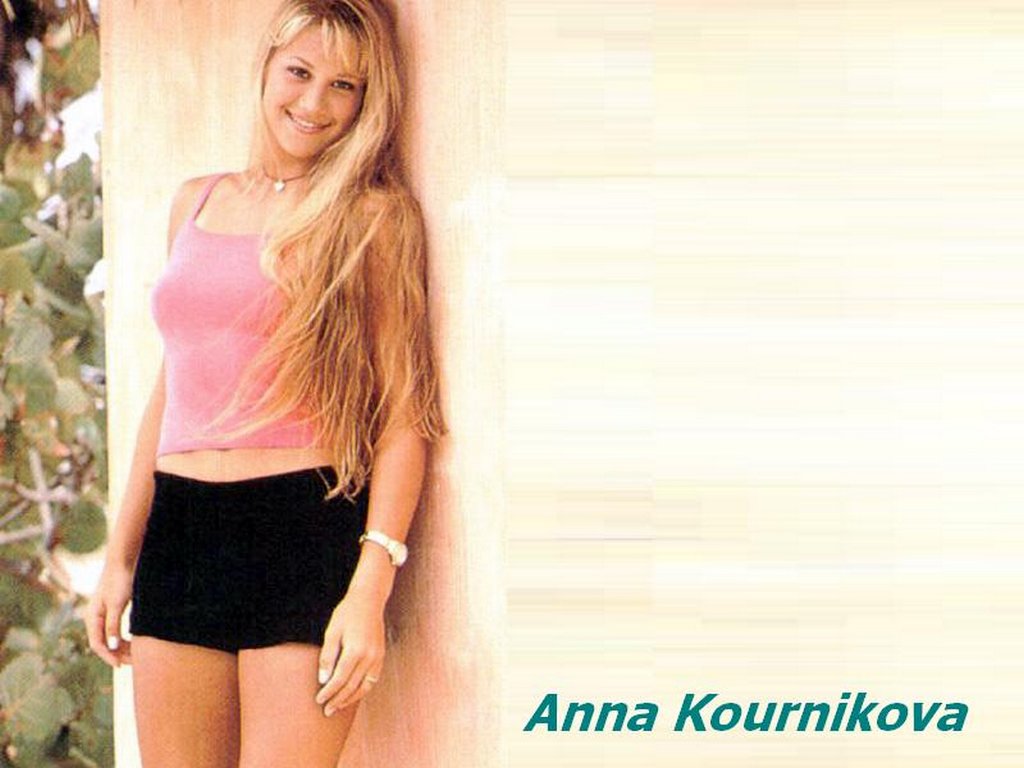 Сегодня Анна Курникова предстанет на этих фото не как знаменитая женщина а как обнаженная красавица