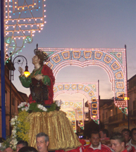 statua di san giovanni in processione