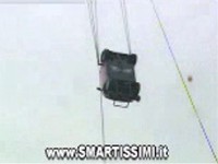 Per chi ama il bungee jumping non puo' perdere questo salto nel vuoto con la Smart VIDEO 900 KB 