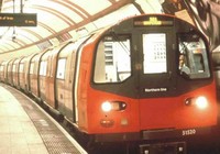 LONDRA -  la Metropolitana pi antica. Inaugurata il 10 Gennaio 1863 , nel 1890 raggiunge l'evoluzione con un sistema profondo chiamato dagli inglesi TUBE