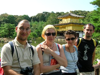 Davanti al 'Padiglione d'oro' a Kyoto