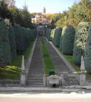 Imbersago: Madonna del Bosco: la scalinata
