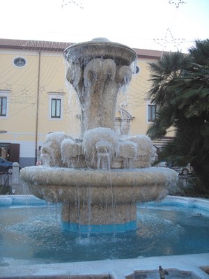 Piazza Risorgimento fontana Ghiacciata il 17/12/2010