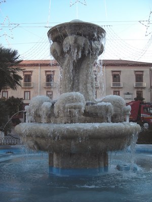 San Giorgio del Sannio Piazza Risorgimento fontana Ghiacciata il 17/12/2010