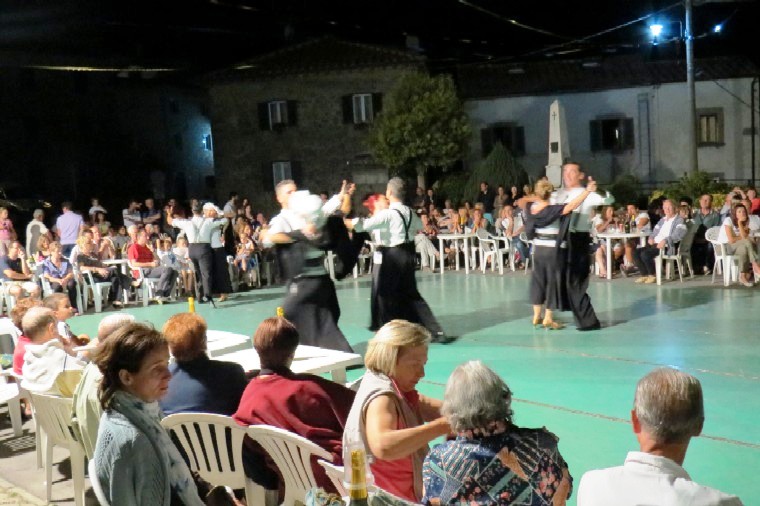 Il ballo in piazza