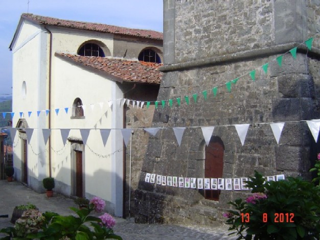 Sul piazzale della Chiesa