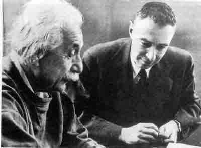 Albert Einstein con Robert Oppenheimer