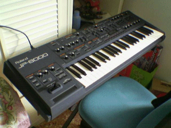 Questo  il Roland JP8000, potentissimo e insuperabile come synth solista...