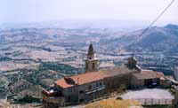 Agira - vista a sud ovest con campanile chiesa s.antonio abate - Foto di Giambattista Scivoletto