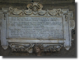 questa lapide situata nel cantone sud di piazza Vigliena riporta il nome di Pietro Celestri pretore di Palermo