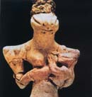 Le statuine di Ubaid rappresentanti divinità rettiliane. Da notare che, nonostante le apparenze rettili, l'essere femminile sta allattando il suo bambino: avrebbe dunque peculiarità mammifere