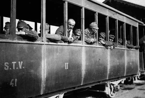 Prigionieri austriaci arrivati a Valdagno, giugno 1916. Museo del Centro Comunale Culturale "Villa Valle Marzotto" di Valdagno