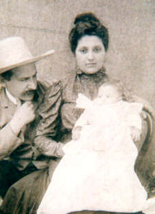 Alessandro Longo con la moglie Luisa Todisco e il primogenito Achille