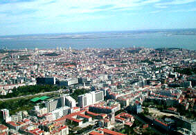 Veduta aerea di Lisbona durante l'atterraggio