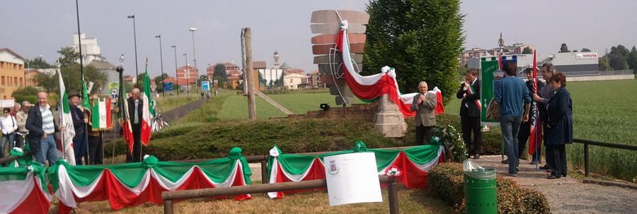 Cerimonia al monumento sulla strada per Camuzzago