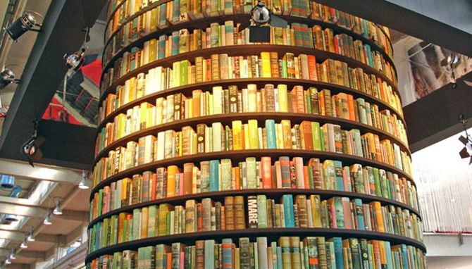 La torre dei libri al salone di Torino