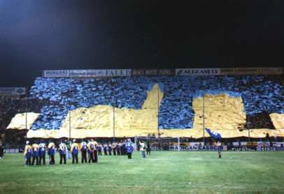 Il duomo e il battistero in curva